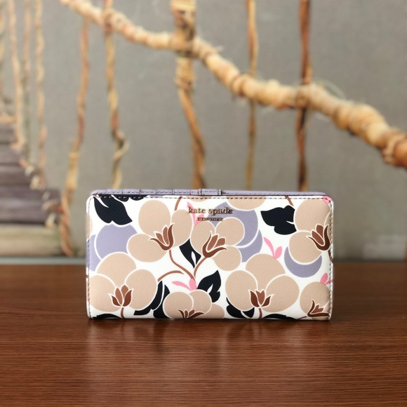 Cameron Breezy Floral Large Slim Bifold Wallet - Picture 4 of 7